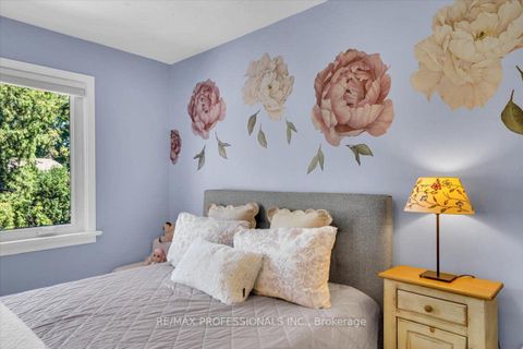 Photo 27 at 4 Winston Grove, Queensway, Toronto