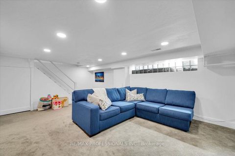 Photo 29 at 4 Winston Grove, Queensway, Toronto