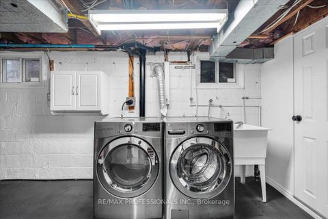 Photo 31 at 4 Winston Grove, Queensway, Toronto