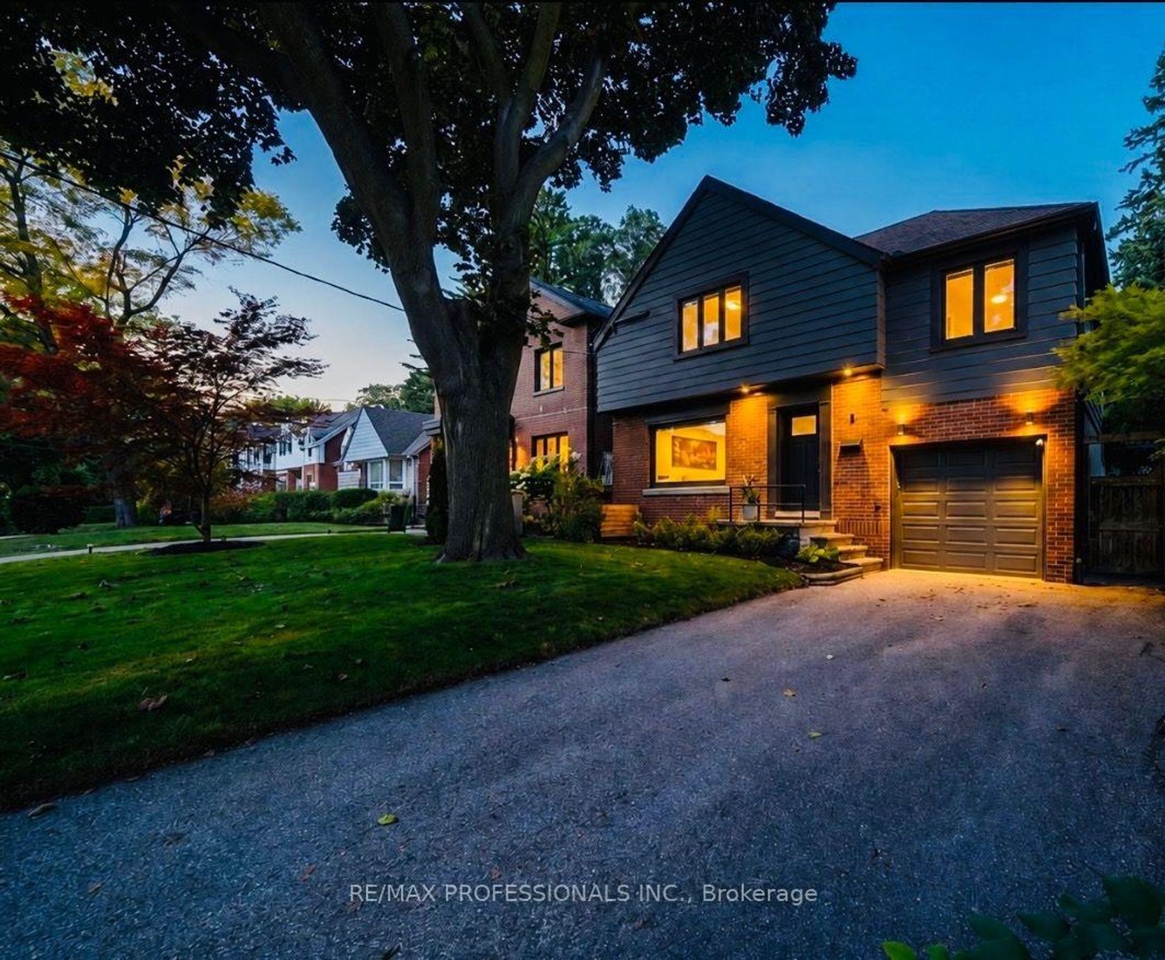 4 Winston Grove, Queensway, Toronto 