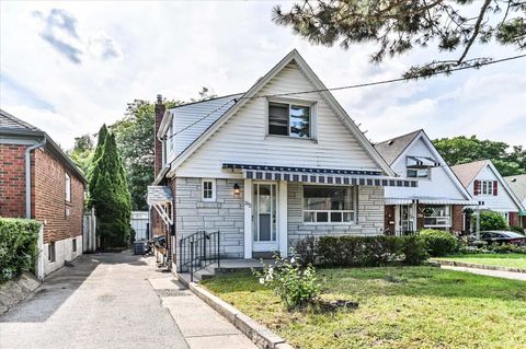 Photo 1 at 292 Glebemount Avenue, East York, Toronto