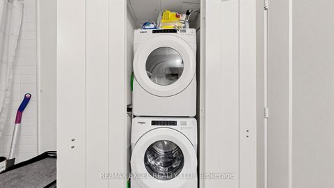 Photo 14 at 1010 - 330 Richmond Street W, Waterfront Communities C1, Toronto