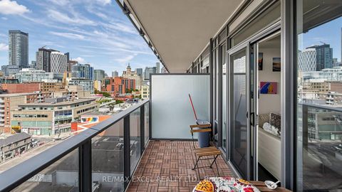 Photo 17 at 1010 - 330 Richmond Street W, Waterfront Communities C1, Toronto