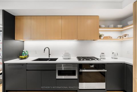 Photo 10 at 716 - 20 Scrivener Square, Moore Park, Toronto