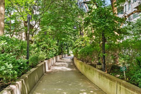 Photo 45 at 716 - 20 Scrivener Square, Moore Park, Toronto