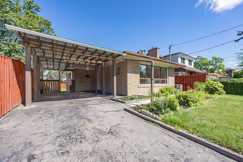 Photo 3 at 9 Moorecroft Crescent, Ionview, Toronto