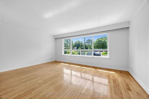 Photo 5 at 9 Moorecroft Crescent, Ionview, Toronto