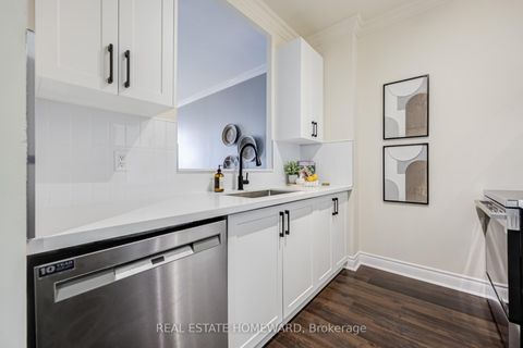Photo 3 at 1003 - 438 Richmond Street W, Waterfront Communities C1, Toronto