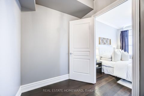 Photo 12 at 1003 - 438 Richmond Street W, Waterfront Communities C1, Toronto