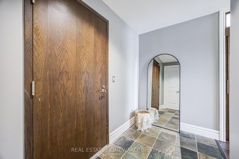 Photo 16 at 1003 - 438 Richmond Street W, Waterfront Communities C1, Toronto