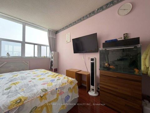 Photo 10 at 1005 - 2500 Bridletowne Circle, L'Amoreaux, Toronto