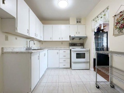 Photo 18 at 1005 - 2500 Bridletowne Circle, L'Amoreaux, Toronto