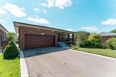 Photo 2 at 25A St Andrews Boulevard, The Westway, Toronto