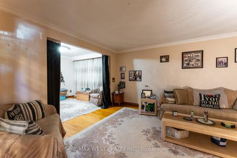 Photo 5 at 25A St Andrews Boulevard, The Westway, Toronto