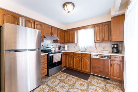 Photo 11 at 25A St Andrews Boulevard, The Westway, Toronto