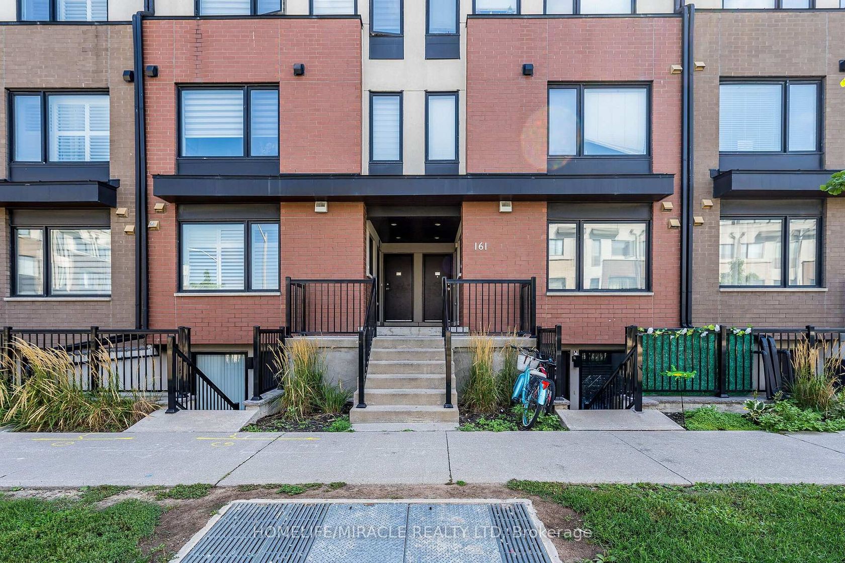 8 - 161 William Duncan Road, CFB, Toronto 