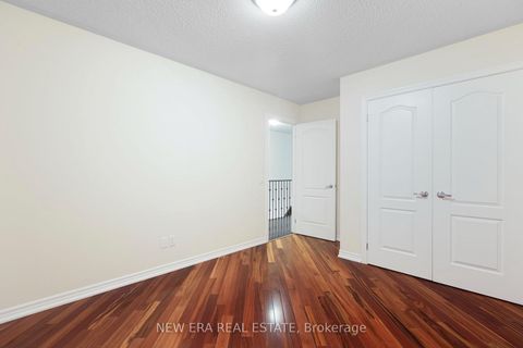 Photo 17 at 2 Lady Valentina Avenue, Patterson, Vaughan