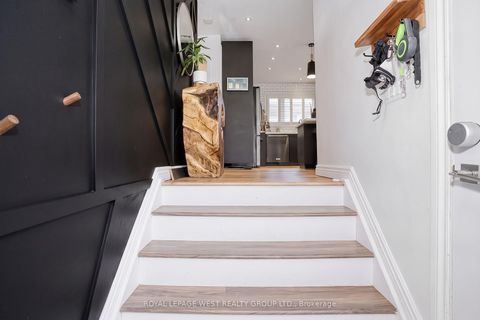 Photo 1 at 12 Leavenworth Crescent, Markland Wood, Toronto