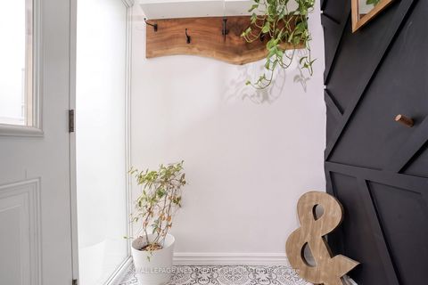 Photo 3 at 12 Leavenworth Crescent, Markland Wood, Toronto