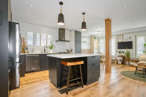 Photo 5 at 12 Leavenworth Crescent, Markland Wood, Toronto