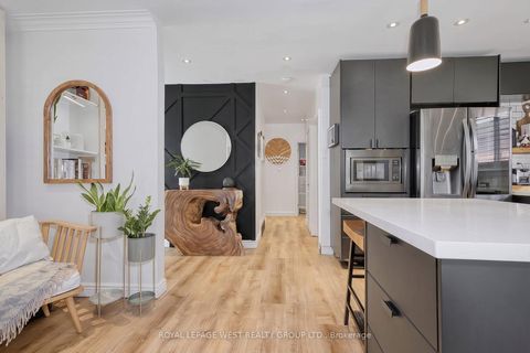 Photo 6 at 12 Leavenworth Crescent, Markland Wood, Toronto
