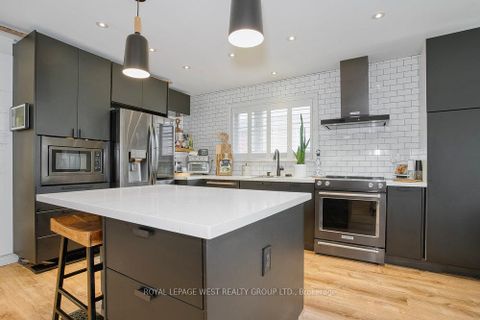 Photo 7 at 12 Leavenworth Crescent, Markland Wood, Toronto