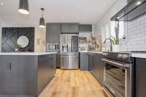 Photo 8 at 12 Leavenworth Crescent, Markland Wood, Toronto