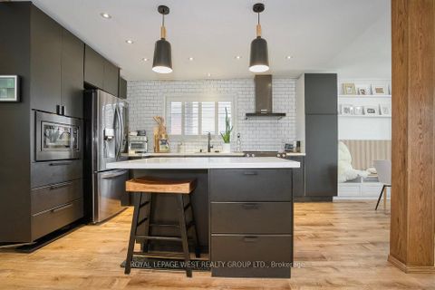 Photo 10 at 12 Leavenworth Crescent, Markland Wood, Toronto