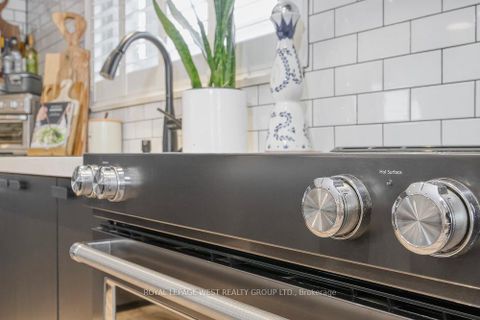 Photo 11 at 12 Leavenworth Crescent, Markland Wood, Toronto
