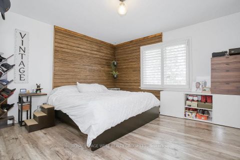 Photo 17 at 12 Leavenworth Crescent, Markland Wood, Toronto