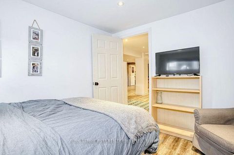 Photo 26 at 12 Leavenworth Crescent, Markland Wood, Toronto