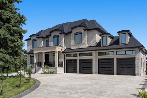 Photo 2 at 731 Woodland Acres Crescent, Rural Vaughan, Vaughan