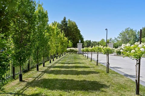Photo 3 at 731 Woodland Acres Crescent, Rural Vaughan, Vaughan