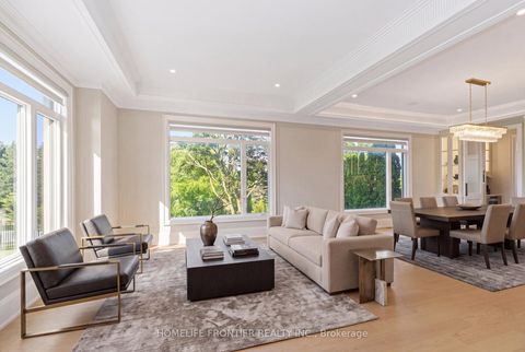 Photo 7 at 731 Woodland Acres Crescent, Rural Vaughan, Vaughan