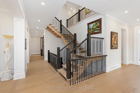 Photo 9 at 731 Woodland Acres Crescent, Rural Vaughan, Vaughan