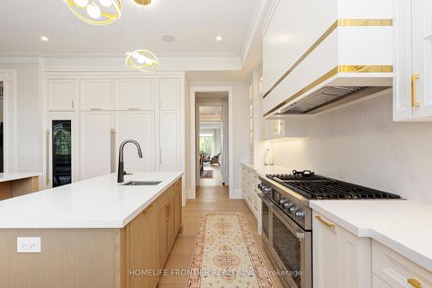 Photo 12 at 731 Woodland Acres Crescent, Rural Vaughan, Vaughan