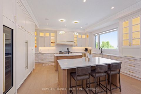 Photo 13 at 731 Woodland Acres Crescent, Rural Vaughan, Vaughan