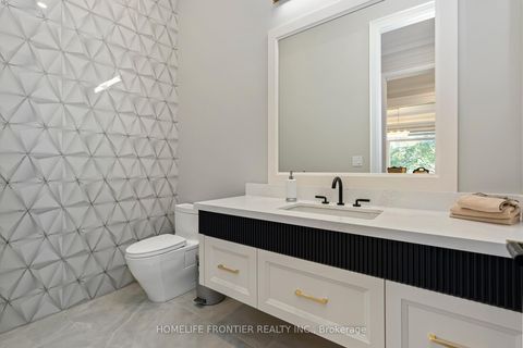 Photo 15 at 731 Woodland Acres Crescent, Rural Vaughan, Vaughan