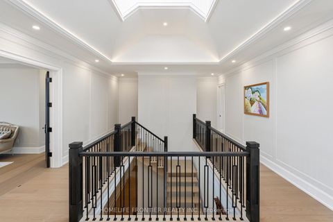 Photo 18 at 731 Woodland Acres Crescent, Rural Vaughan, Vaughan