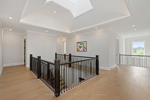 Photo 19 at 731 Woodland Acres Crescent, Rural Vaughan, Vaughan