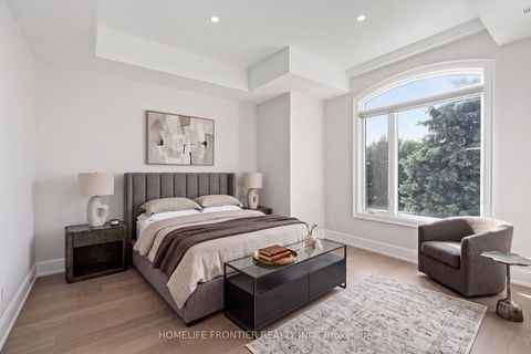 Photo 27 at 731 Woodland Acres Crescent, Rural Vaughan, Vaughan