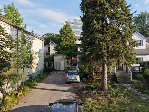 Photo 3 at 9 East Road, Cliffside, Toronto
