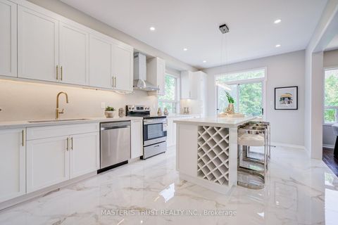 Photo 8 at 33 Levellands Crescent, Langstaff, Richmond Hill
