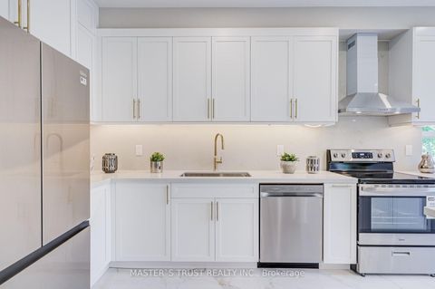 Photo 9 at 33 Levellands Crescent, Langstaff, Richmond Hill