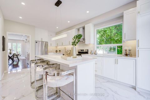 Photo 11 at 33 Levellands Crescent, Langstaff, Richmond Hill