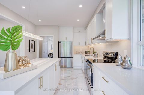 Photo 12 at 33 Levellands Crescent, Langstaff, Richmond Hill