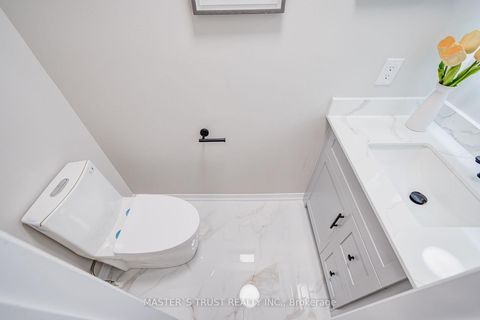 Photo 17 at 33 Levellands Crescent, Langstaff, Richmond Hill