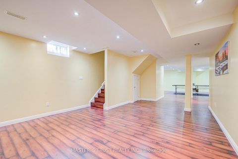 Photo 34 at 33 Levellands Crescent, Langstaff, Richmond Hill