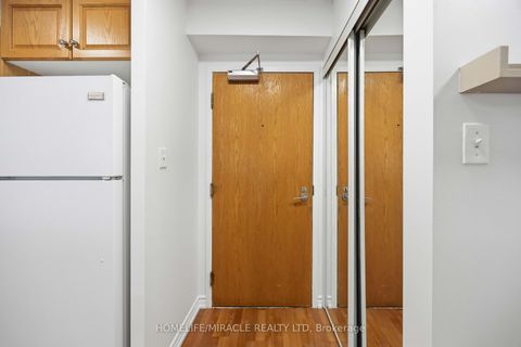Photo 4 at 1010 - 7 Lorraine Drive, Willowdale West, Toronto