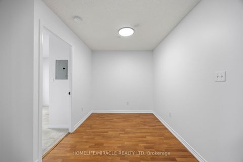 Photo 19 at 1010 - 7 Lorraine Drive, Willowdale West, Toronto